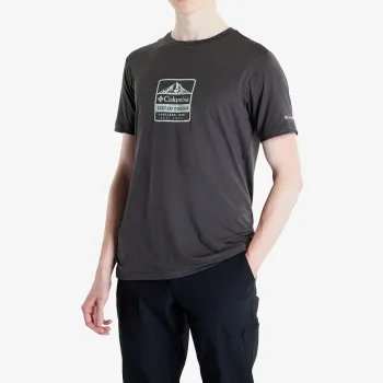 TECH TRAIL FRONT GRAPHIC TEE 