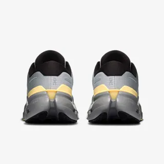 On Cloudrunner 3 