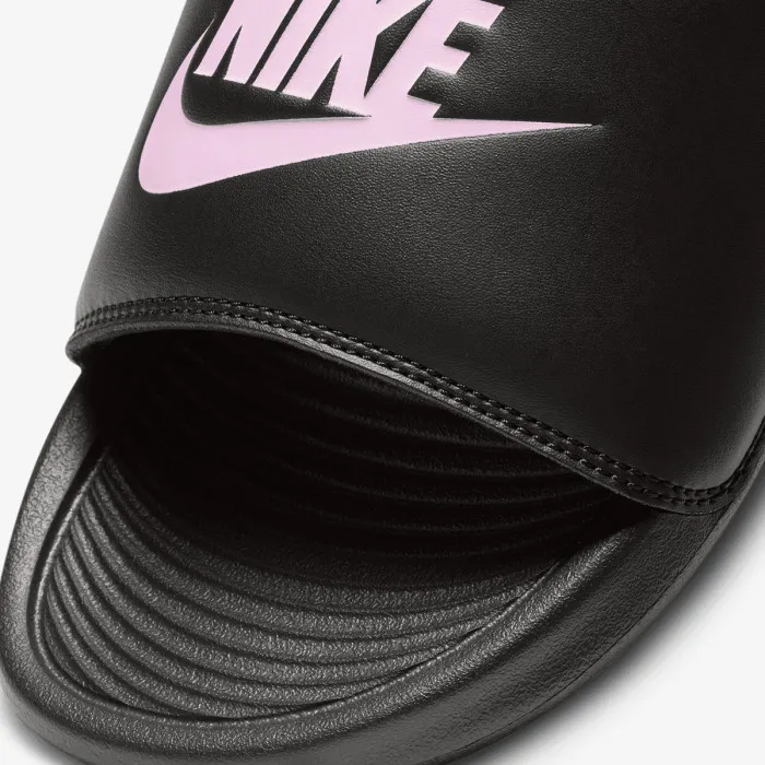 Nike VICTORI ONE 