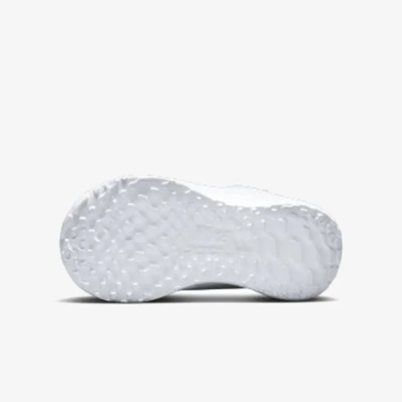 Nike Revolution 6