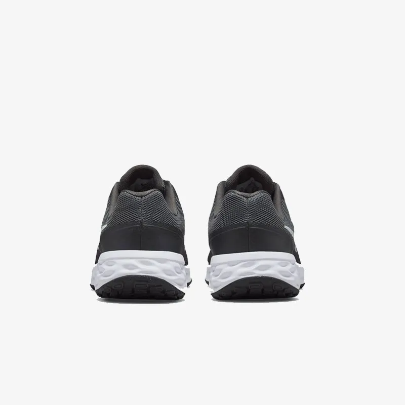 Nike Revolution 6