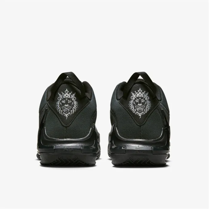 Nike LEBRON WITNESS VII 
