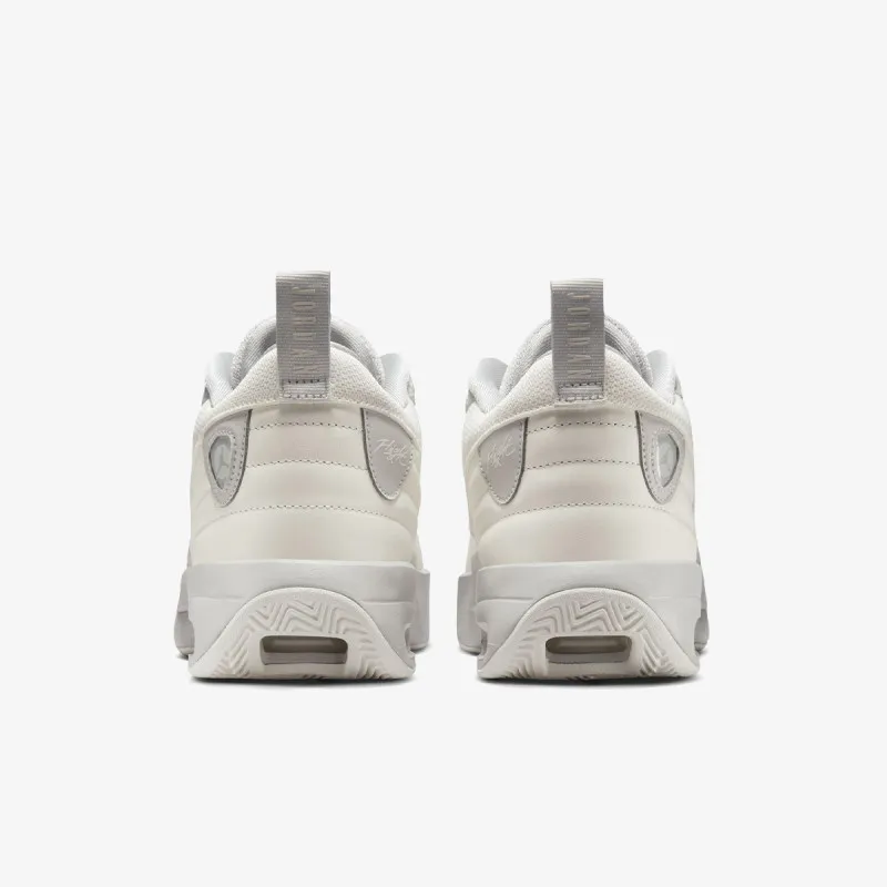 Nike WMNS JORDAN MAX AURA 6