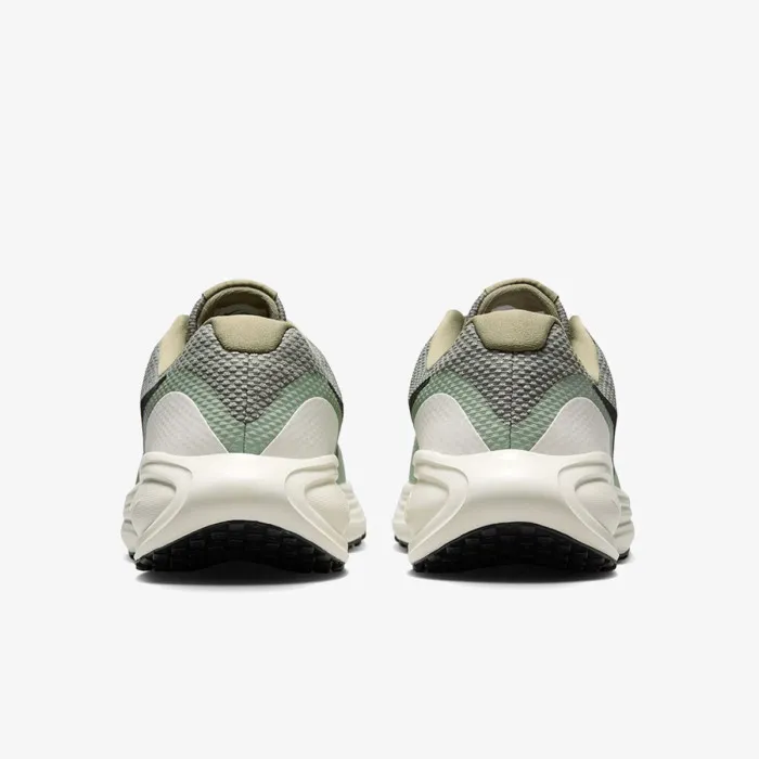 Nike NIKE REVOLUTION 8 