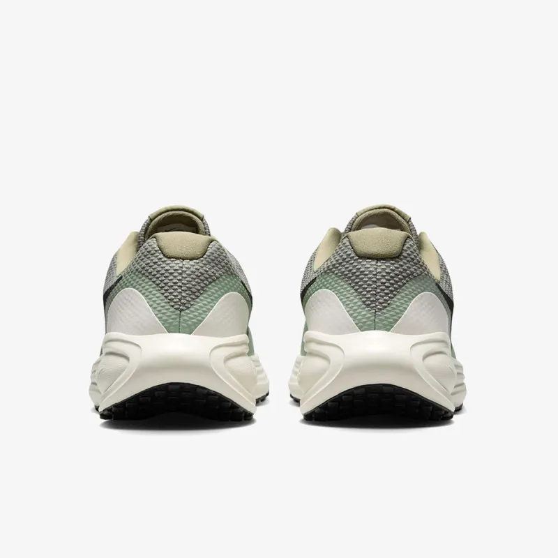 Nike NIKE REVOLUTION 8