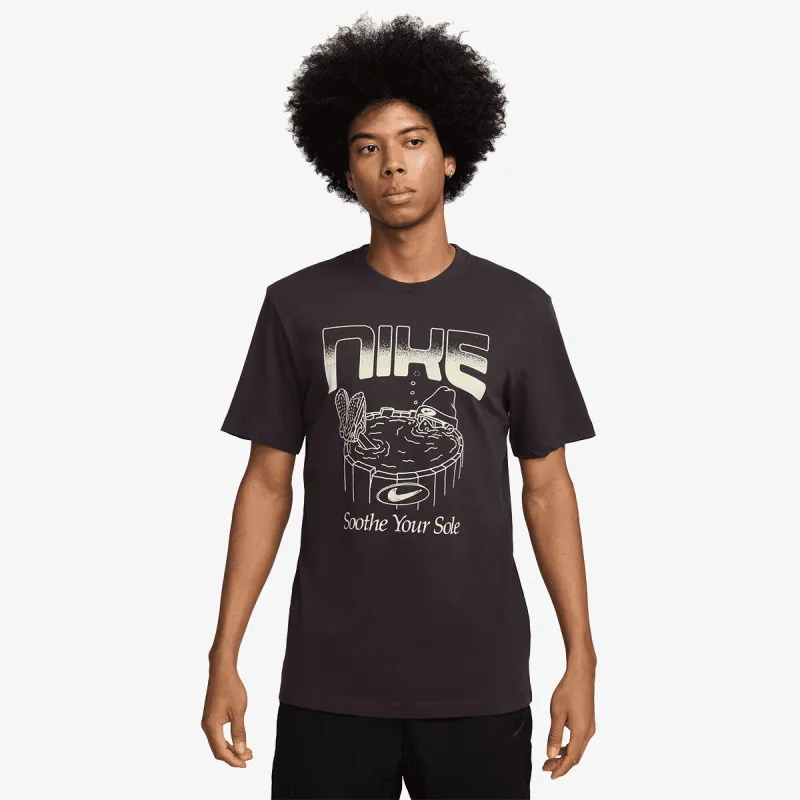 Nike U NSW TEE OC FB GFX BRNDRD