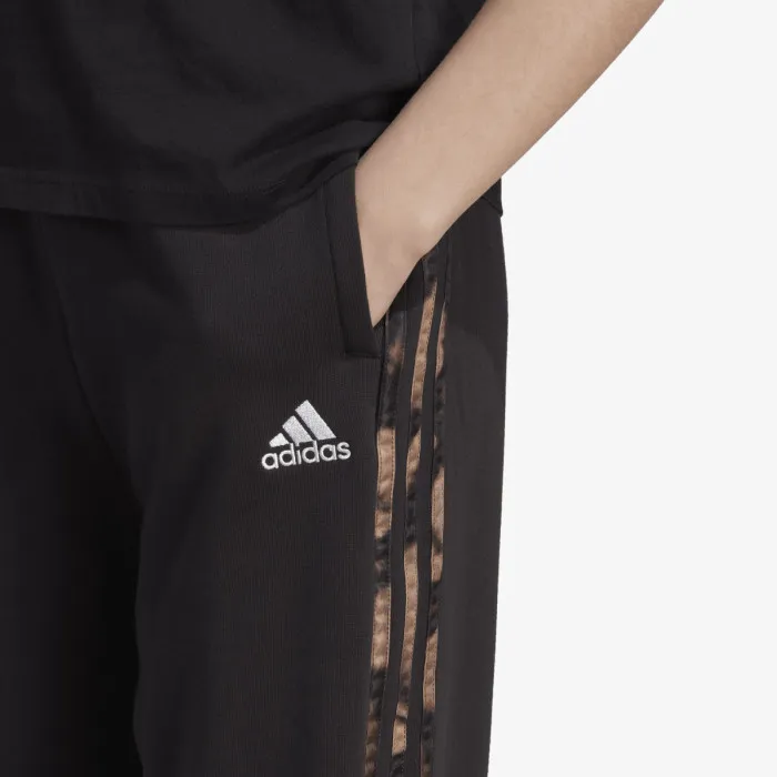 adidas BRAND LOVE 