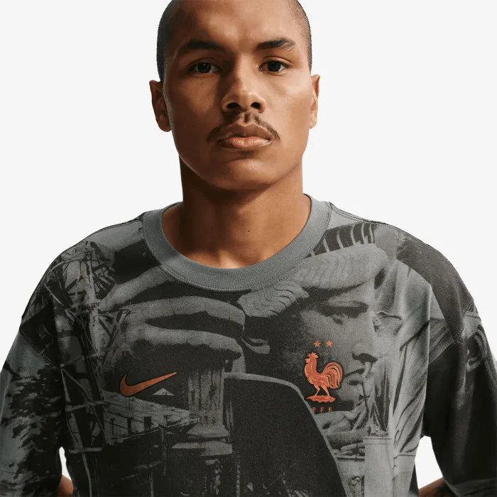 Nike FFF M NK AOP TEE 