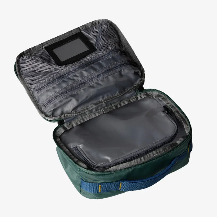 THE NORTH FACE Base Camp Voyager Toiletry Kit 