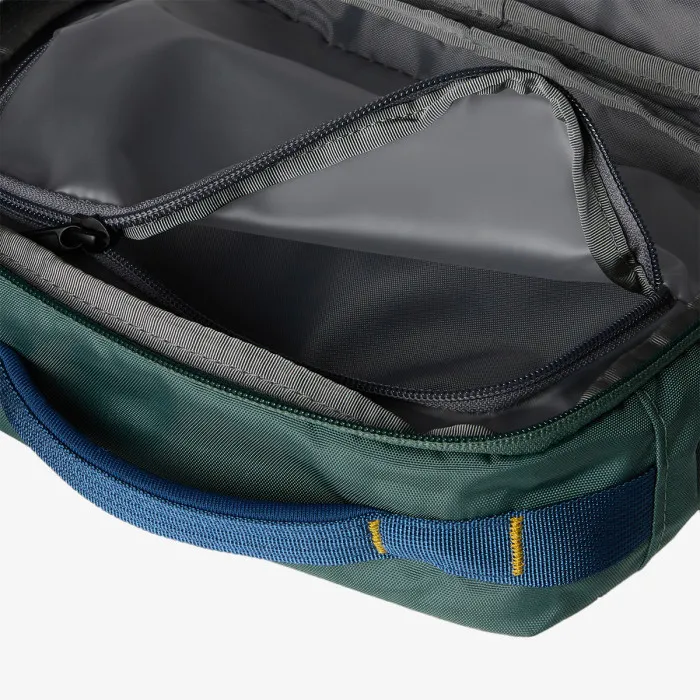 THE NORTH FACE Base Camp Voyager Toiletry Kit 