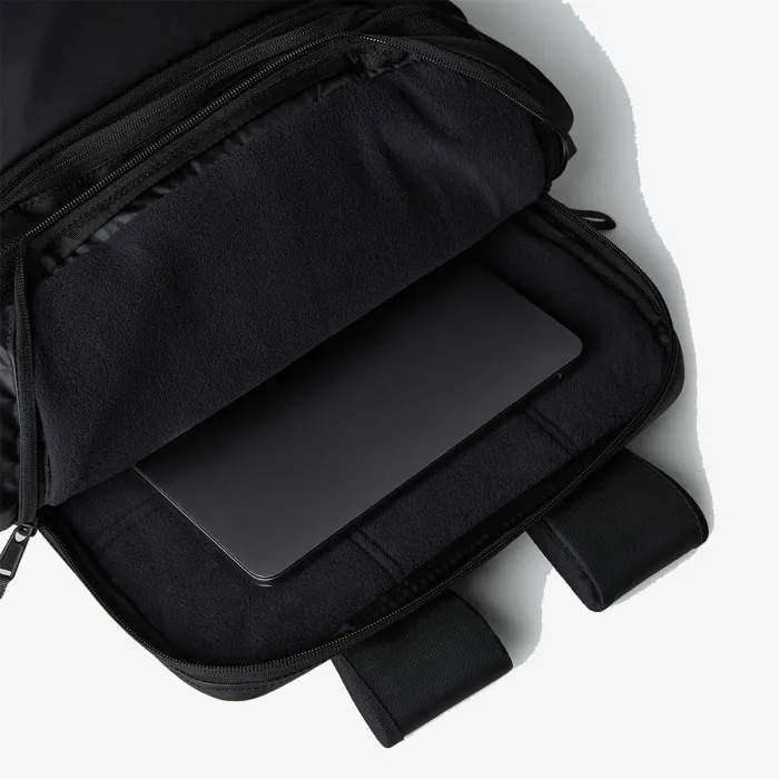 THE NORTH FACE BASE CAMP VOYAGER TRAVEL PACK