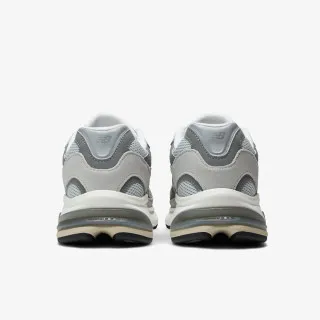 NEW BALANCE 2010 